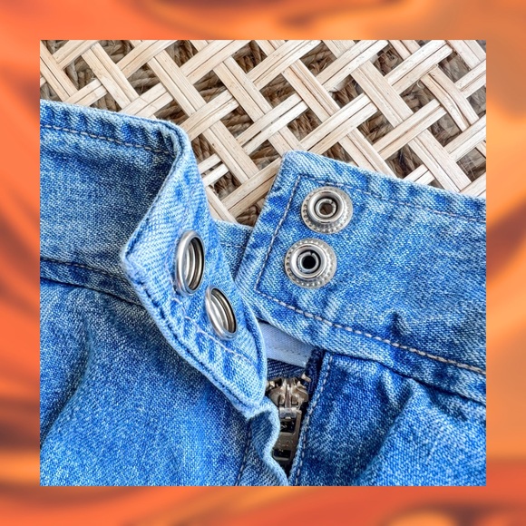 90s Vintage GUESS Denim Mini Skirt ⚡️ Made in USA ⚡️ High Waisted Jean Skirt - Picture 6 of 8